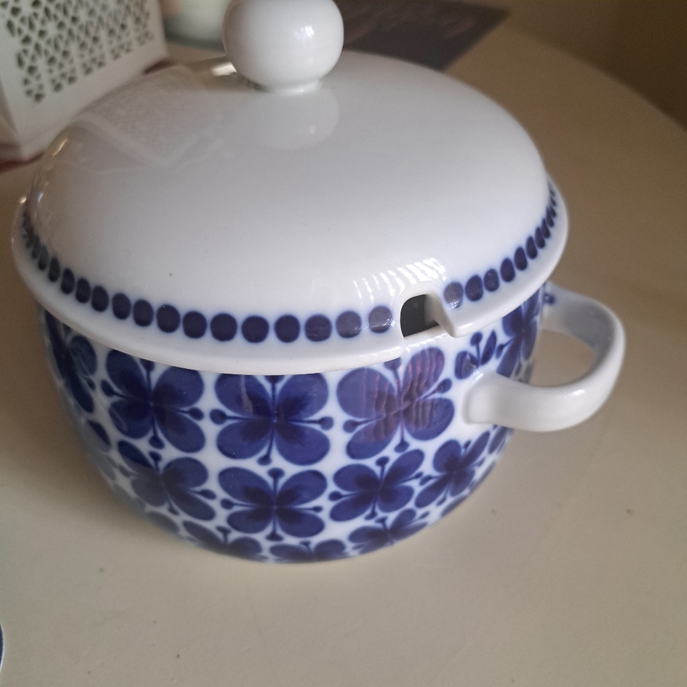 Rorstrand Mon Amie Swedish  Feldspar Porcelin Soup Terrene with Lid Limited